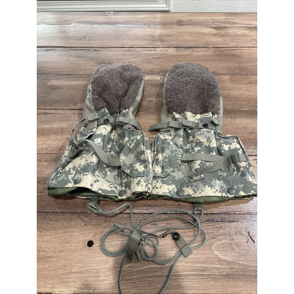 Large - US Army UCP / ACU Camouflage Extreme Cold Weather Mittens Gloves & Liner